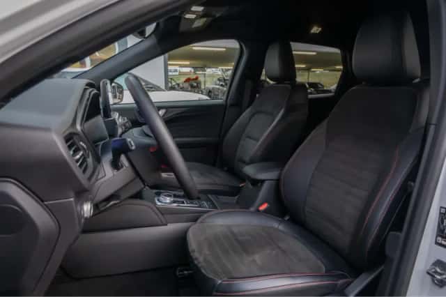 Ford Kuga (2023) thumbnail 12