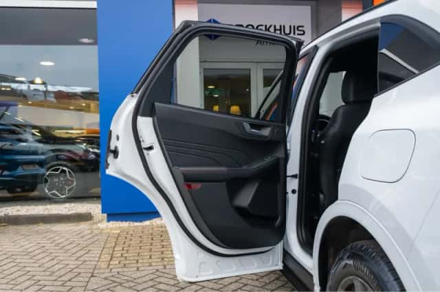 Ford Kuga (2023) thumbnail 15