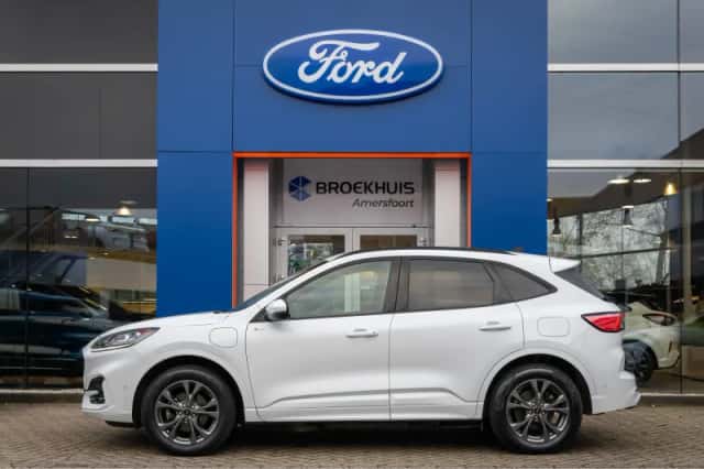 Ford Kuga (2023) thumbnail 3