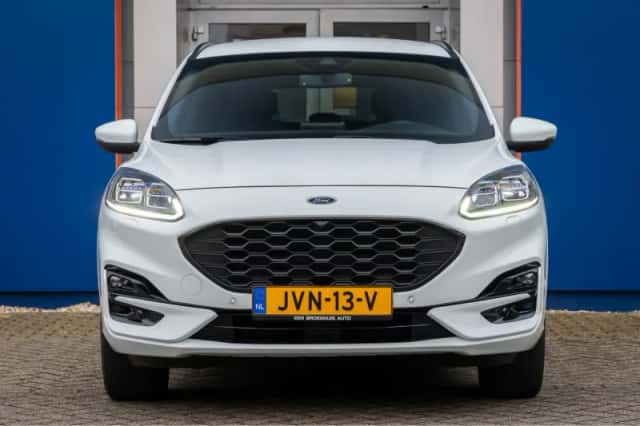 Ford Kuga (2023) thumbnail 4