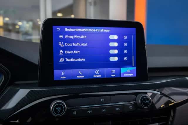 Ford Kuga (2023) thumbnail 44