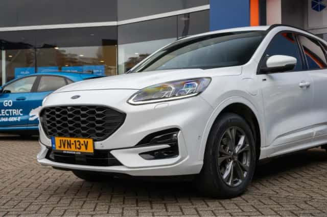Ford Kuga (2023) thumbnail 8
