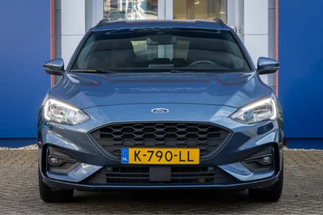 Ford Focus (2021) thumbnail 3