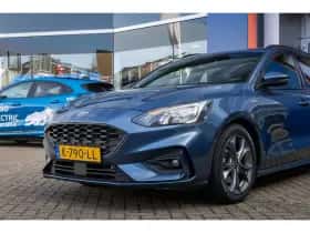 Ford Focus (2021) thumbnail 5