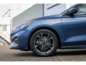 Ford Focus (2021) thumbnail 6