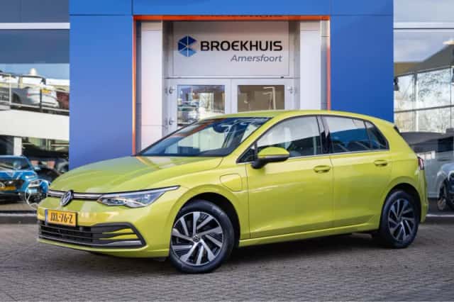 Volkswagen Golf (2021) thumbnail 1