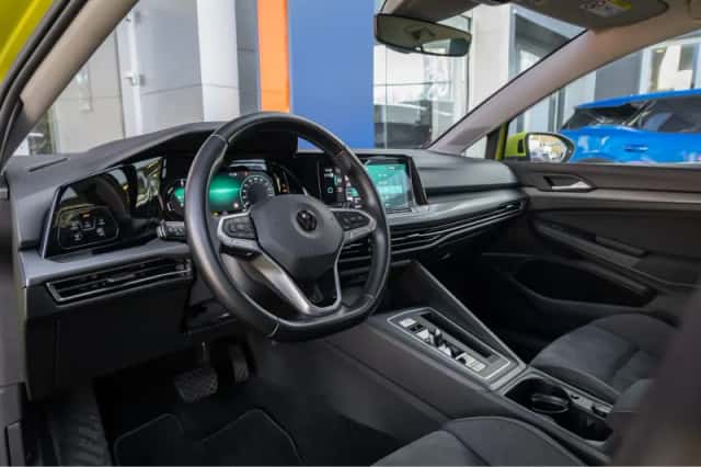 Volkswagen Golf (2021) thumbnail 2