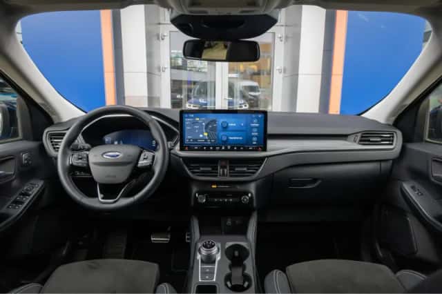 Ford Kuga (2024) thumbnail 2