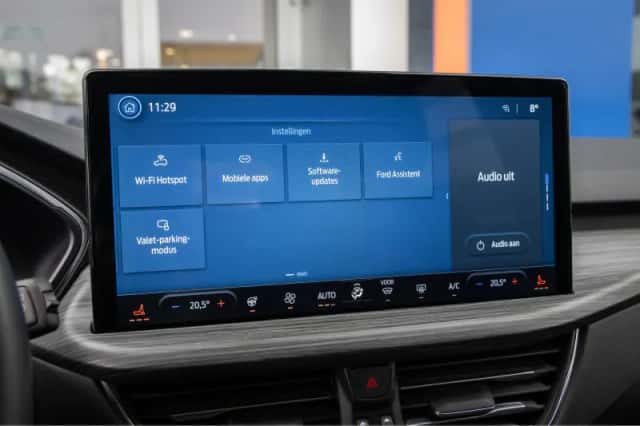 Ford Kuga (2024) thumbnail 39