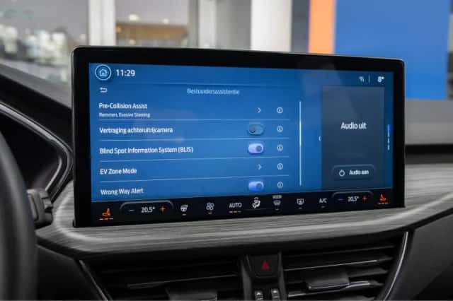 Ford Kuga (2024) thumbnail 43