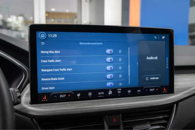 Ford Kuga (2024) thumbnail 44
