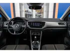 Volkswagen T-Roc (2021) thumbnail 2
