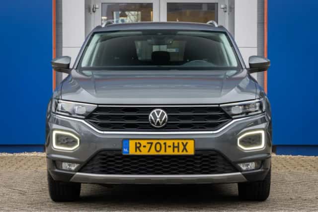 Volkswagen T-Roc (2021) thumbnail 3