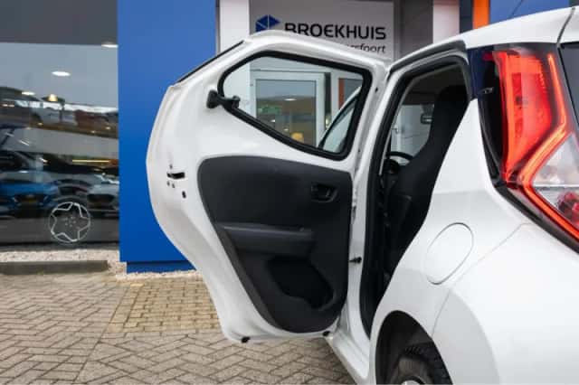 Toyota Aygo (2020) thumbnail 16