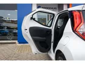 Toyota Aygo (2020) thumbnail 16