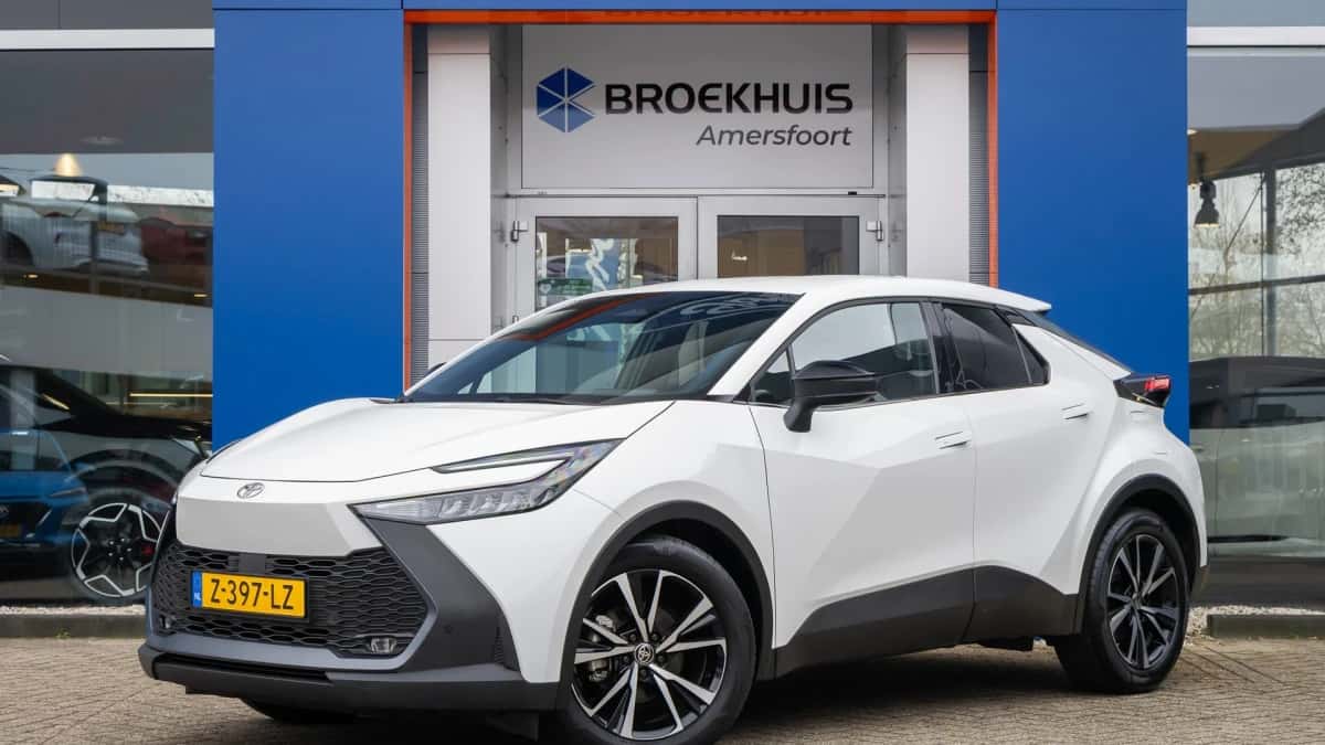 Toyota C-HR (2024) — foto 1