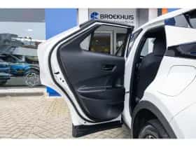 Toyota C-HR (2024) thumbnail 12