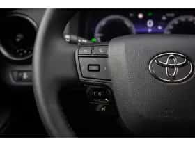 Toyota C-HR (2024) thumbnail 23