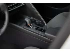 Toyota C-HR (2024) thumbnail 31