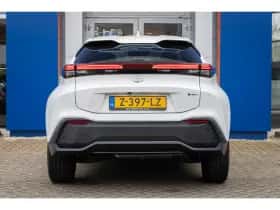 Toyota C-HR (2024) thumbnail 8