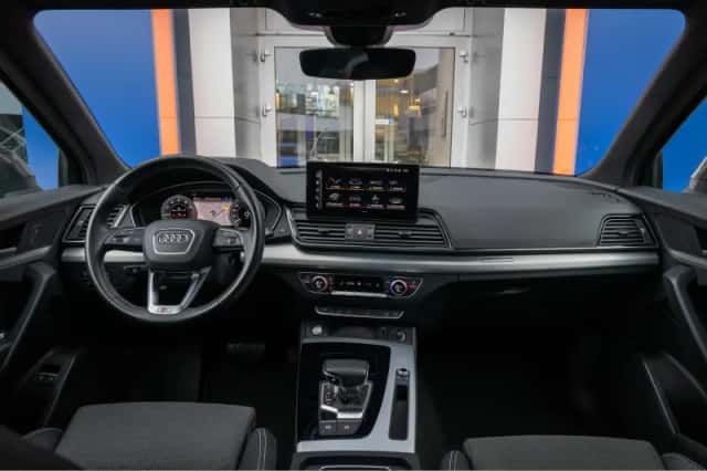Audi Q5 (2022) thumbnail 2