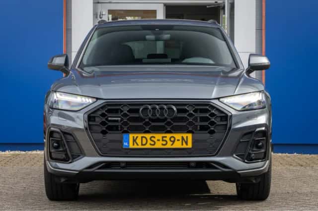 Audi Q5 (2022) thumbnail 3