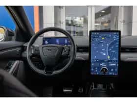 Ford Mustang Mach-E (2023) thumbnail 38