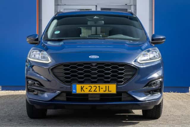 Ford Kuga (2021) thumbnail 3