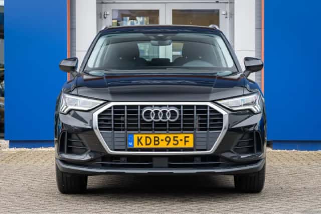 Audi Q3 (2022) thumbnail 3