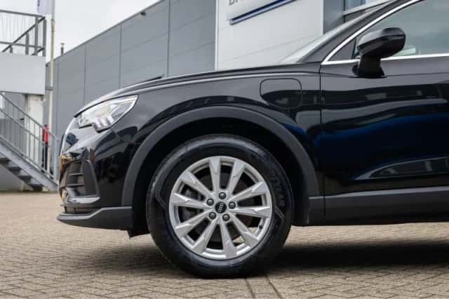 Audi Q3 (2022) thumbnail 9
