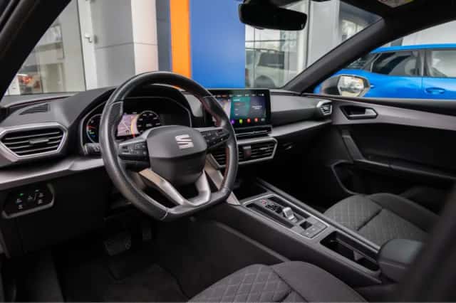 SEAT Leon (2022) thumbnail 2