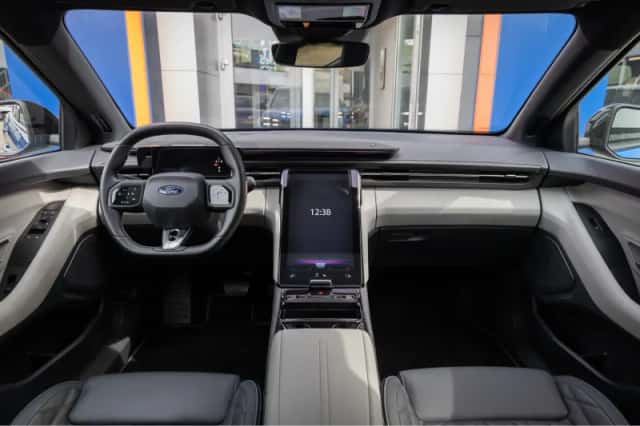 Ford Capri (2025) thumbnail 3