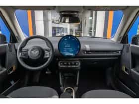 MINI Mini (2025) thumbnail 38