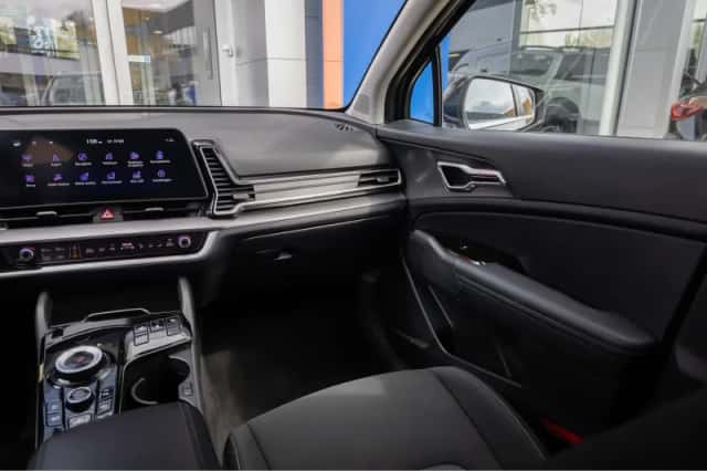 Kia Sportage (2023) thumbnail 24