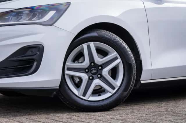 Ford Focus (2022) thumbnail 2