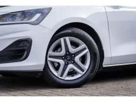 Ford Focus (2022) thumbnail 2