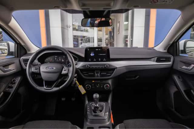 Ford Focus (2022) thumbnail 3
