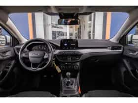 Ford Focus (2022) thumbnail 3