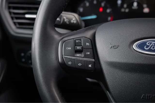Ford Focus (2022) thumbnail 24