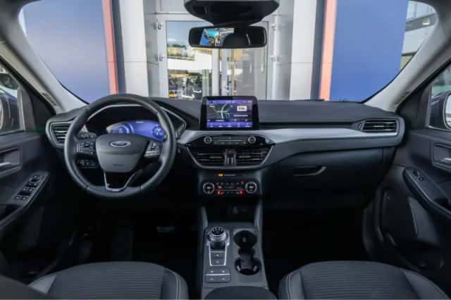 Ford Kuga (2023) thumbnail 2