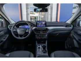 Ford Kuga (2023) thumbnail 2