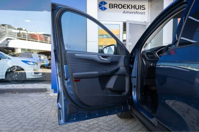 Ford Kuga (2023) thumbnail 12