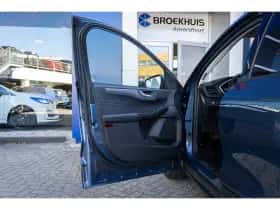 Ford Kuga (2023) thumbnail 12