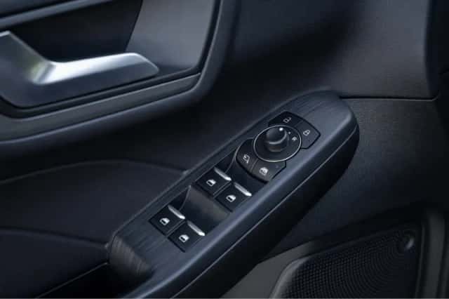Ford Kuga (2023) thumbnail 13