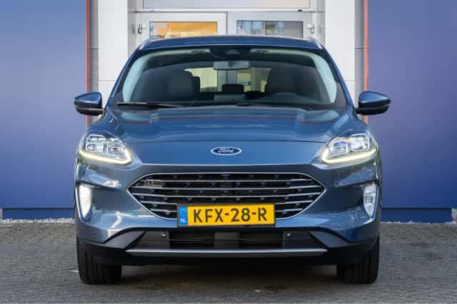 Ford Kuga (2023) thumbnail 3