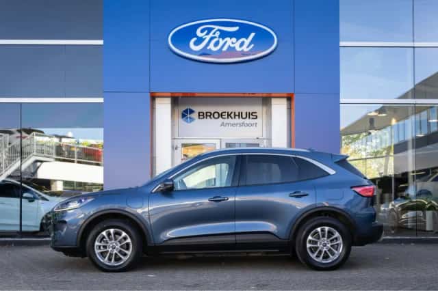 Ford Kuga (2023) thumbnail 4