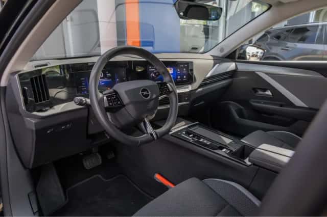 Opel Astra Sports Tourer (2023) thumbnail 2