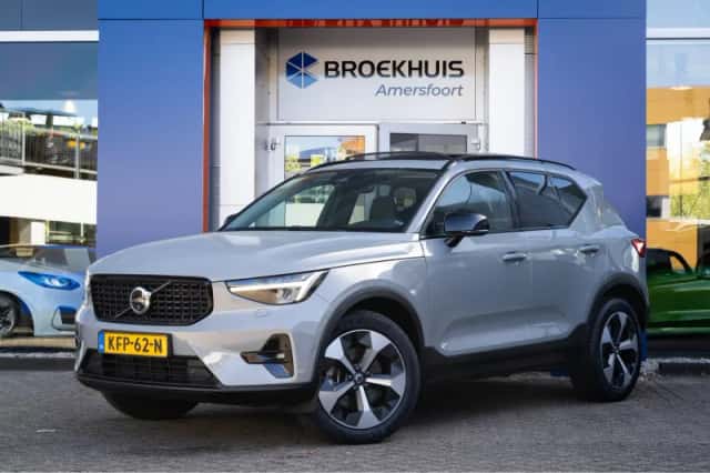 Volvo XC40 (2024) thumbnail 1