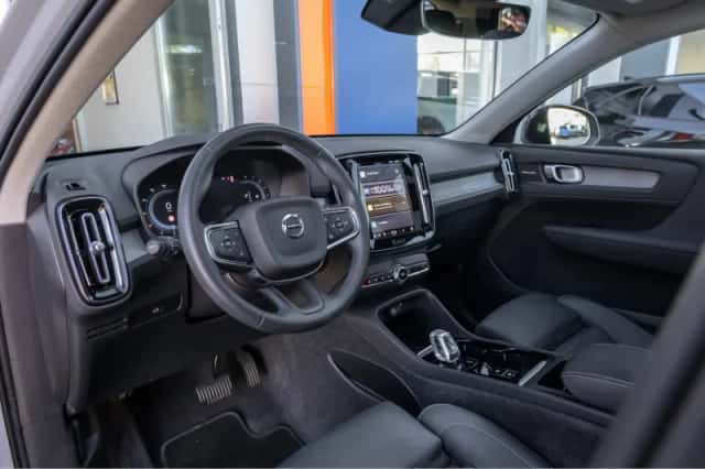 Volvo XC40 (2024) thumbnail 2