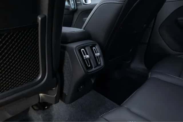 Volvo XC40 (2024) thumbnail 16